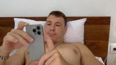 Snapshot of capt_oliver chatting on 09.19.25 follow my twitter online show from 09.19.25