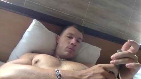 Snapshot of capt_oliver chatting on 10.28.25 follow my twitter online show from 10.28.25