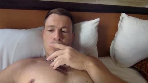 Snapshot of capt_oliver chatting on 11.01.25 follow my twitter online show from 11.01.25