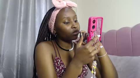 Snapshot of caramel_chocolate01 chatting on 10.23.25 caramel online show from 10.23.25