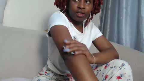 Snapshot of caramel_chocolate01 chatting on 11.05.25 caramel online show from 11.05.25