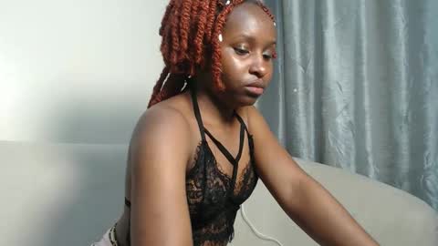 Snapshot of caramel_chocolate01 chatting on 11.06.25 caramel online show from 11.06.25