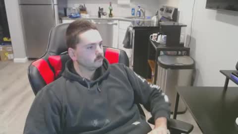 Snapshot of cardi_beans chatting on 01.04.25 cardi_beans online show from 01.04.25