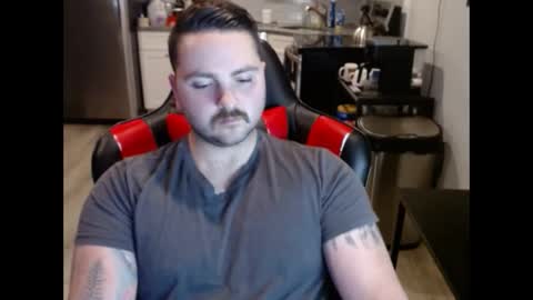 Snapshot of cardi_beans chatting on 10.27.25 cardi_beans online show from 10.27.25