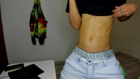 Snapshot of cardrey05 chatting on 10.03.25 Carlos and Cristian online show from 10.03.25