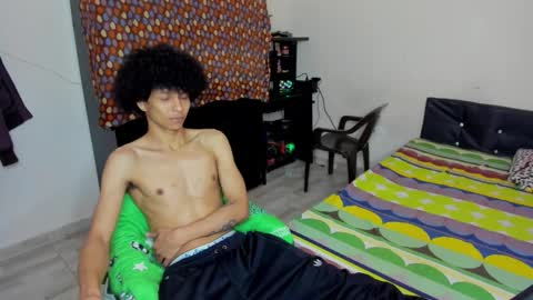 Snapshot of cardrey05 chatting on 10.12.25 Carlos and Cristian online show from 10.12.25