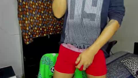 Snapshot of cardrey05 chatting on 10.22.25 Carlos and Cristian online show from 10.22.25