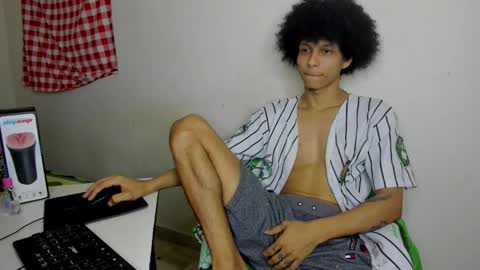 Snapshot of cardrey05 chatting on 11.02.25 Carlos and Cristian online show from 11.02.25