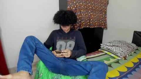 Snapshot of cardrey05 chatting on 11.05.25 Carlos and Cristian online show from 11.05.25