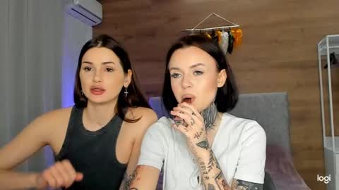 caressyourself online show from 02.02.25