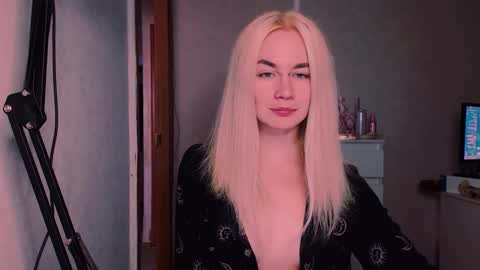 Snapshot of carinfox chatting on 09.27.25 Carin online show from 09.27.25