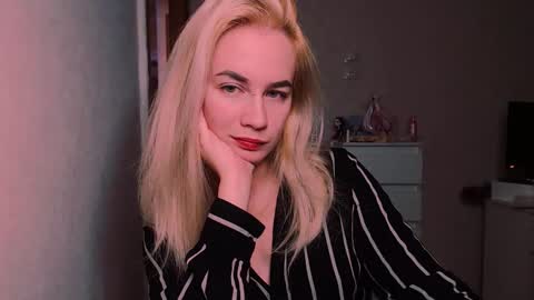 Snapshot of carinfox chatting on 10.10.25 Carin online show from 10.10.25