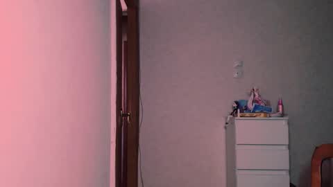 Snapshot of carinfox chatting on 10.12.25 Carin online show from 10.12.25