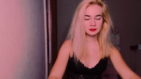 Snapshot of carinfox chatting on 10.13.25 Carin online show from 10.13.25