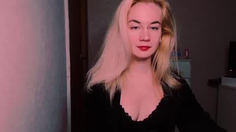 Snapshot of carinfox chatting on 10.16.25 Carin online show from 10.16.25