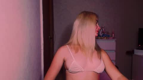 Snapshot of carinfox chatting on 10.17.25 Carin online show from 10.17.25