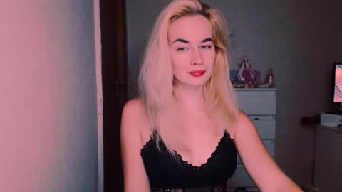 Snapshot of carinfox chatting on 10.22.25 Carin online show from 10.22.25