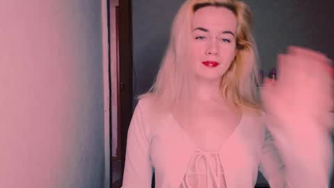 Snapshot of carinfox chatting on 10.23.25 Carin online show from 10.23.25