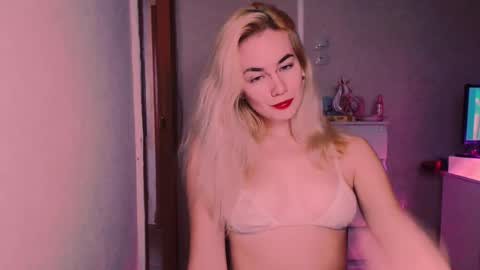 Snapshot of carinfox chatting on 10.24.25 Carin online show from 10.24.25