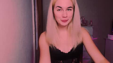 Snapshot of carinfox chatting on 10.27.25 Carin online show from 10.27.25