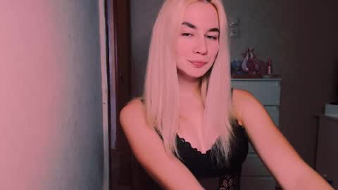 Snapshot of carinfox chatting on 10.28.25 Carin online show from 10.28.25