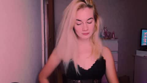 Snapshot of carinfox chatting on 11.01.25 Carin online show from 11.01.25