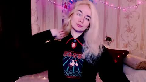 Snapshot of carinfox chatting on 04.27.26 Carin online show from 04.27.26