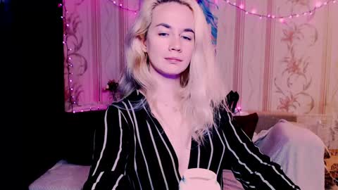 Snapshot of carinfox chatting on 05.16.26 Carin online show from 05.16.26