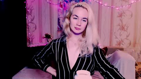 Snapshot of carinfox chatting on 05.16.26 Carin online show from 05.16.26