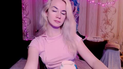 Snapshot of carinfox chatting on 05.21.26 Carin online show from 05.21.26