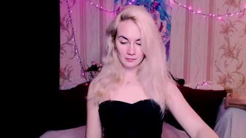 Snapshot of carinfox chatting on 05.24.26 Carin online show from 05.24.26