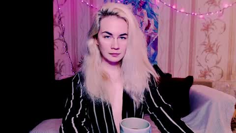 Snapshot of carinfox chatting on 05.31.26 Carin online show from 05.31.26