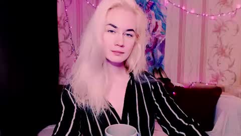 Snapshot of carinfox chatting on 06.12.26 Carin online show from 06.12.26