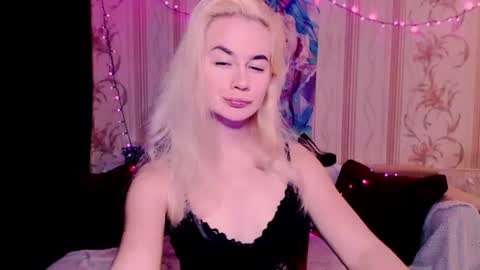 Snapshot of carinfox chatting on 06.19.26 Carin online show from 06.19.26