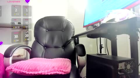 Snapshot of carla_and_robert chatting on 02.04.25 carla and robert online show from 02.04.25