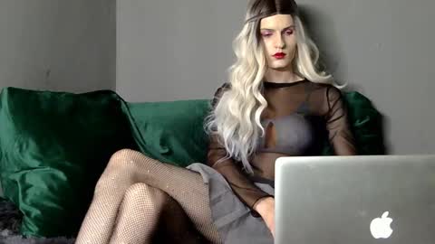 Snapshot of carla_rosson chatting on 09.14.25 sexy online show from 09.14.25