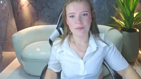 Snapshot of carla_tp chatting on 10.03.25 Carla online show from 10.03.25