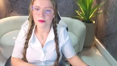 Snapshot of carla_tp chatting on 10.09.25 Carla online show from 10.09.25