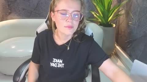 Snapshot of carla_tp chatting on 10.10.25 Carla online show from 10.10.25