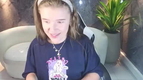 Snapshot of carla_tp chatting on 11.01.25 Carla online show from 11.01.25