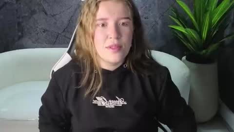 Snapshot of carla_tp chatting on 11.05.25 Carla online show from 11.05.25