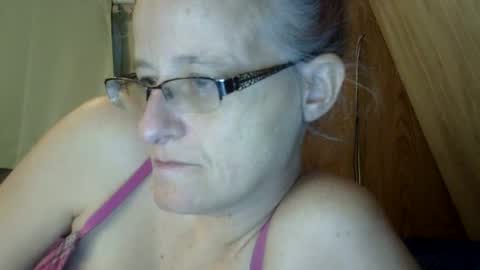 Snapshot of carleeswoman08 chatting on 02.14.25 carleeswoman08 online show from 02.14.25