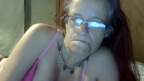 Snapshot of carleeswoman08 chatting on 04.14.26 carleeswoman08 online show from 04.14.26