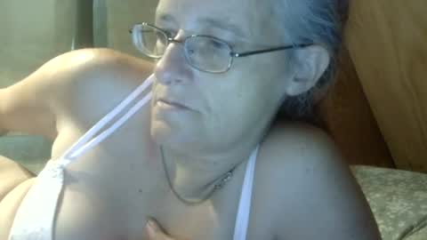 Snapshot of carleeswoman08 chatting on 06.19.26 carleeswoman08 online show from 06.19.26