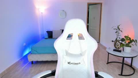 Alejandra online show from 04.05.26