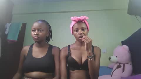 Snapshot of carlex_ chatting on 10.19.25 carlex_ online show from 10.19.25