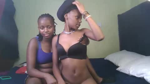 Snapshot of carlex_ chatting on 11.06.25 carlex_ online show from 11.06.25