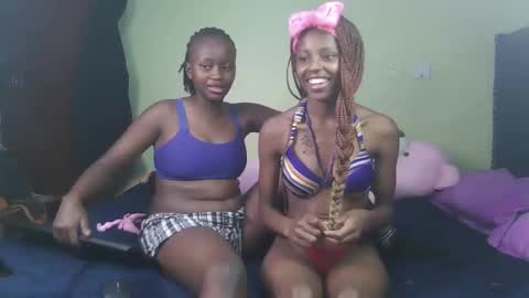 Snapshot of carlex_ chatting on 11.08.25 carlex_ online show from 11.08.25