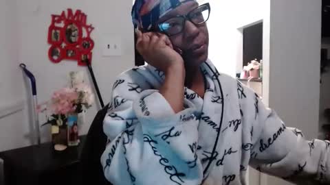 Snapshot of carliecreams chatting on 02.14.26 Carlie online show from 02.14.26