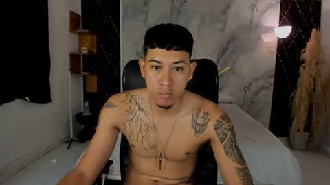 Snapshot of carlitosex09 chatting on 04.30.26 master online show from 04.30.26